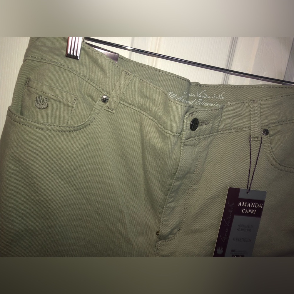 Gloria Vanderbilt Olive Green Capri Pants - Picture 8 of 13